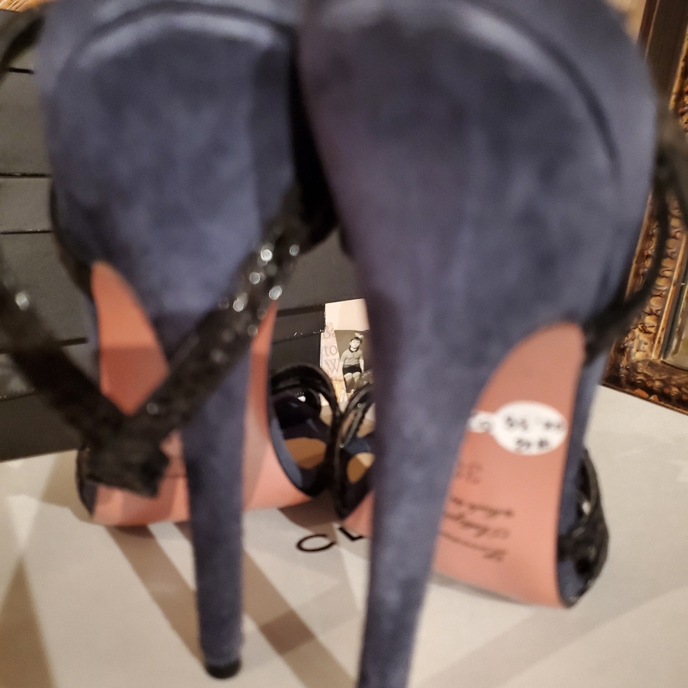 NIB heels - Picture 6 of 8